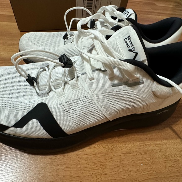 Mountain to Coast R1, White/Black 9.5 Men’s Running shoes - Picture 8 of 16